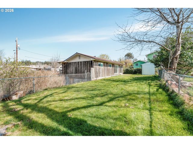 448 Ne 10TH St, Newport, OR 97365