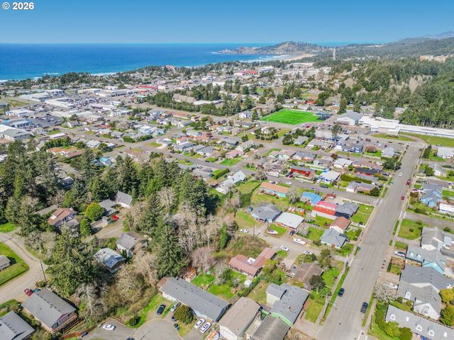 448 Ne 10TH St, Newport, OR 97365