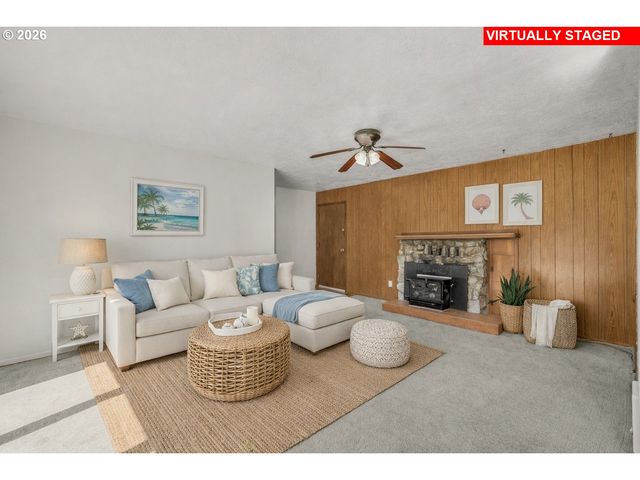 448 Ne 10TH St, Newport, OR 97365