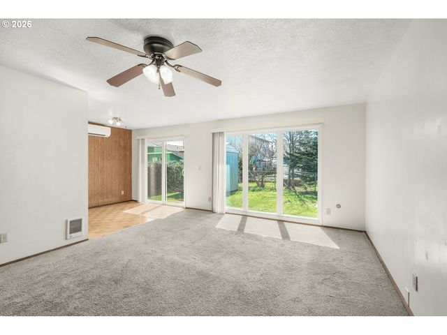 448 Ne 10TH St, Newport, OR 97365