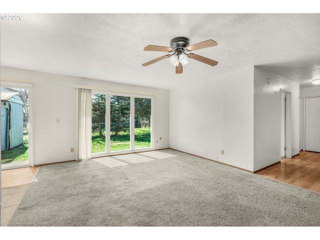 448 Ne 10TH St, Newport, OR 97365