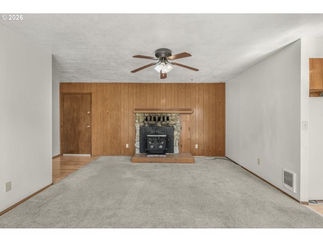 448 Ne 10TH St, Newport, OR 97365