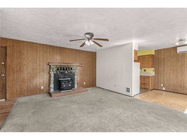 448 Ne 10TH St, Newport, OR 97365