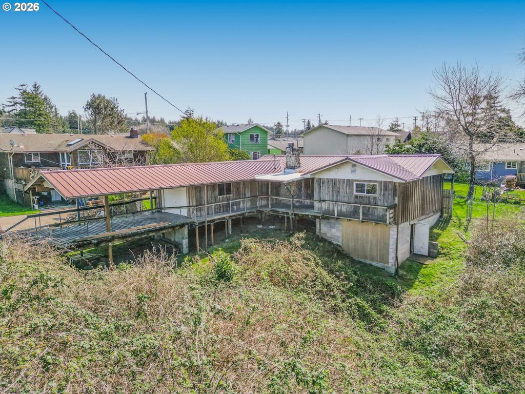 448 Ne 10TH St, Newport, OR 97365