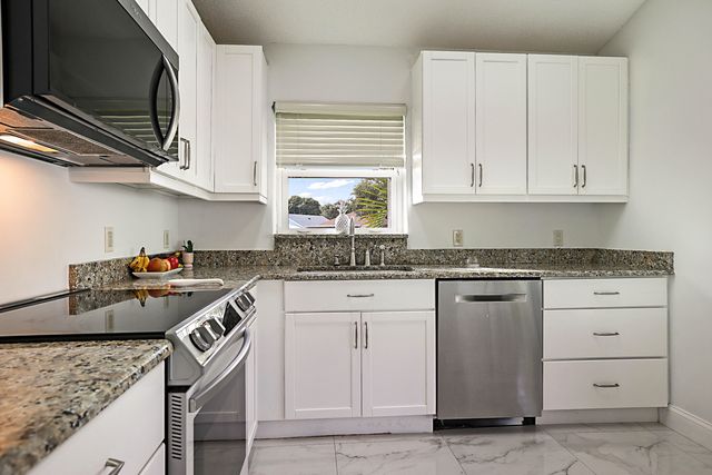 7852 Lake Champlain Court, Delray Beach, FL 33446