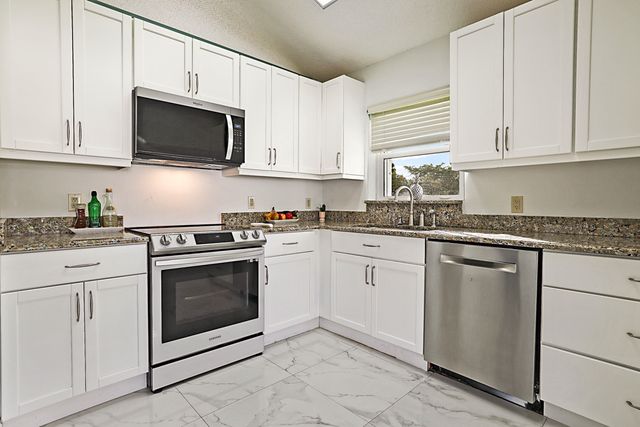 7852 Lake Champlain Court, Delray Beach, FL 33446