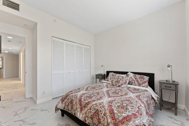 7546 La Paz Boulevard 105, Boca Raton, FL 33433