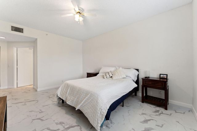 7546 La Paz Boulevard 105, Boca Raton, FL 33433