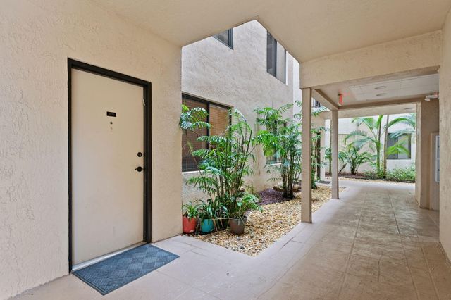 7546 La Paz Boulevard 105, Boca Raton, FL 33433