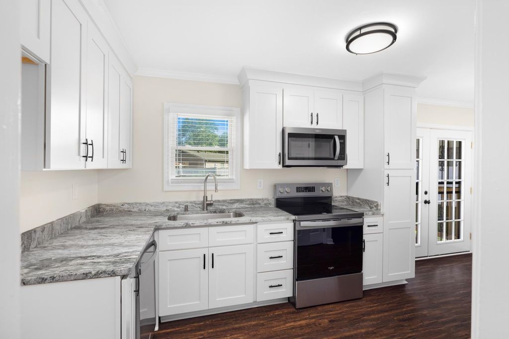 153 SEVEN PINES DR, Collierville, TN 38017