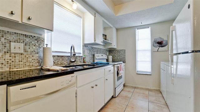 7811 43RD AVENUE DRIVE W 19-A, Bradenton, FL 34209