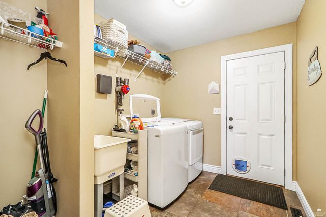 3731 Peachtree Circle, Manhattan, KS 66503