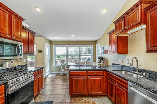 3731 Peachtree Circle, Manhattan, KS 66503