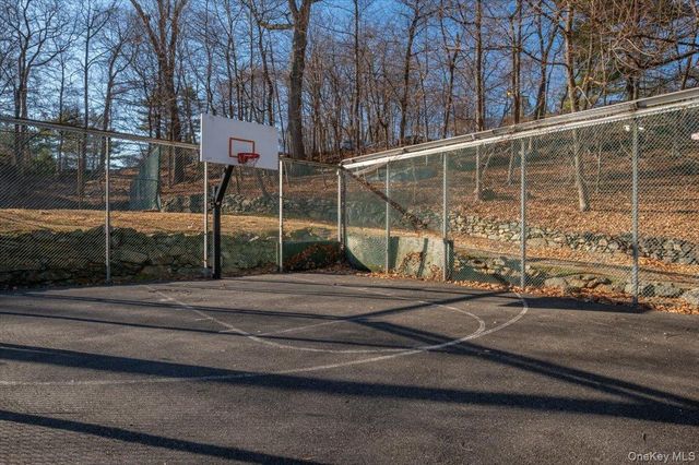 110 Round Hill Road, Dobbs Ferry, NY 10522