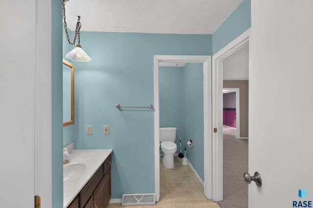 805 S Rohl Dr Drive, Sioux Falls, SD 57103