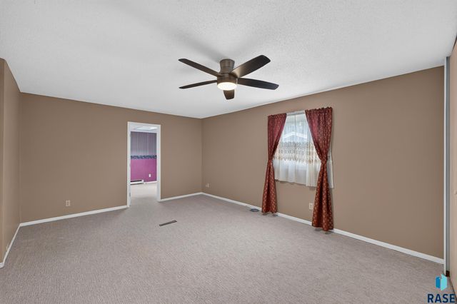 805 S Rohl Dr Drive, Sioux Falls, SD 57103