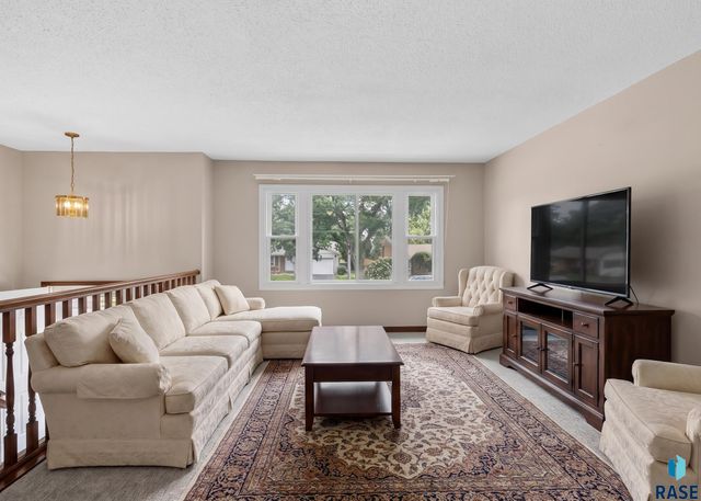 805 S Rohl Dr Drive, Sioux Falls, SD 57103