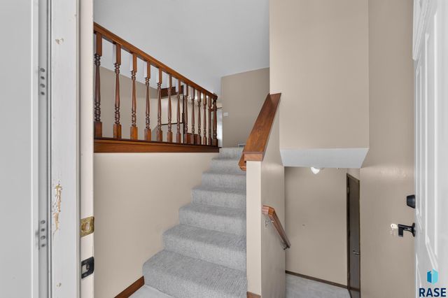 805 S Rohl Dr Drive, Sioux Falls, SD 57103