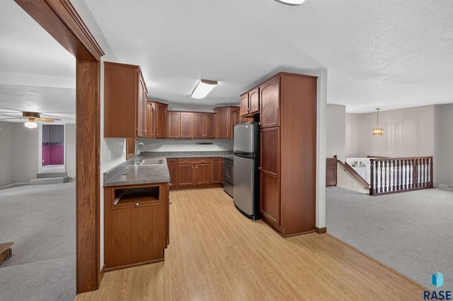 805 S Rohl Dr Drive, Sioux Falls, SD 57103