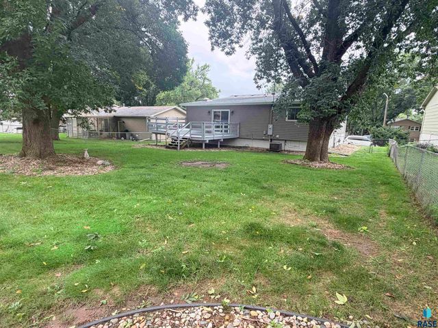 805 S Rohl Dr Drive, Sioux Falls, SD 57103