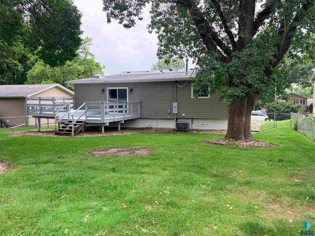 805 S Rohl Dr Drive, Sioux Falls, SD 57103