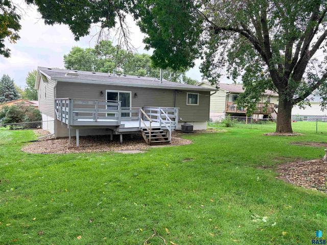 805 S Rohl Dr Drive, Sioux Falls, SD 57103