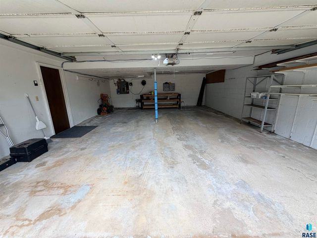 805 S Rohl Dr Drive, Sioux Falls, SD 57103