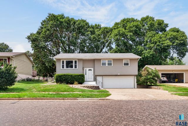 805 S Rohl Dr Drive, Sioux Falls, SD 57103