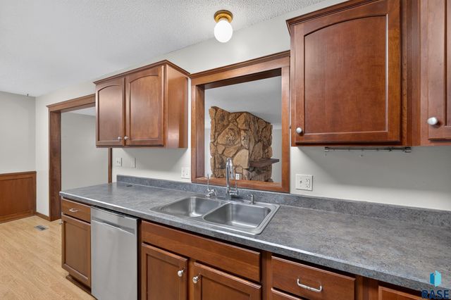 805 S Rohl Dr Drive, Sioux Falls, SD 57103
