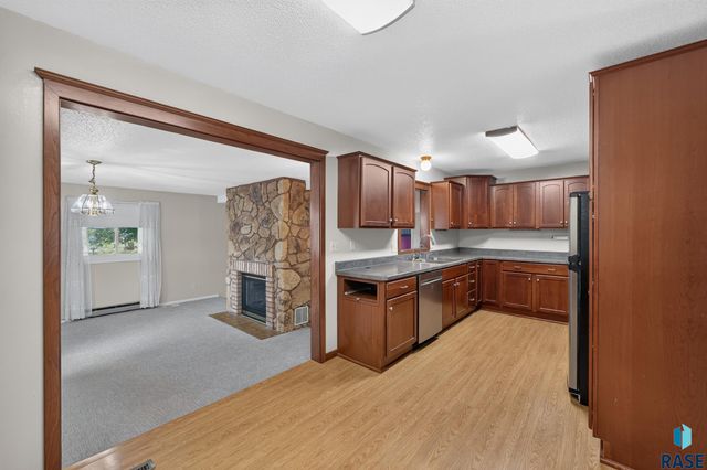 805 S Rohl Dr Drive, Sioux Falls, SD 57103