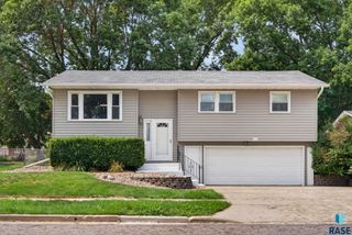 805 S Rohl Dr Drive, Sioux Falls, SD 57103