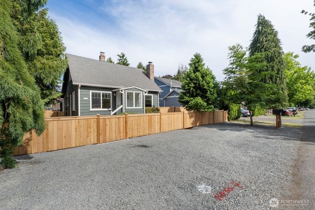 11556 17th Avenue NE, Seattle, WA 98125