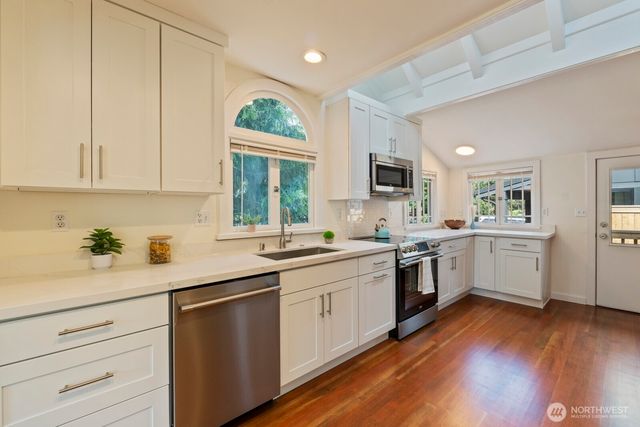 11556 17th Avenue NE, Seattle, WA 98125