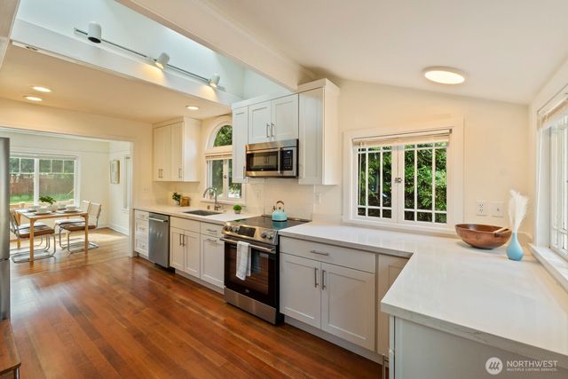 11556 17th Avenue NE, Seattle, WA 98125