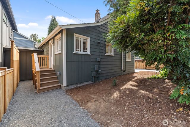 11556 17th Avenue NE, Seattle, WA 98125