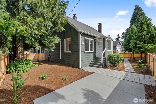 11556 17th Avenue NE, Seattle, WA 98125