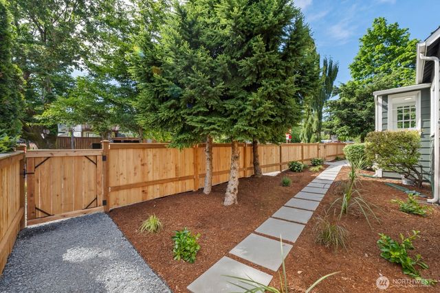 11556 17th Avenue NE, Seattle, WA 98125