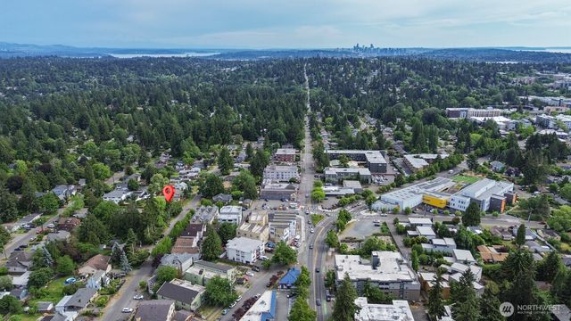 11556 17th Avenue NE, Seattle, WA 98125