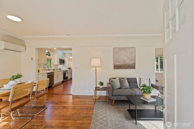 11556 17th Avenue NE, Seattle, WA 98125