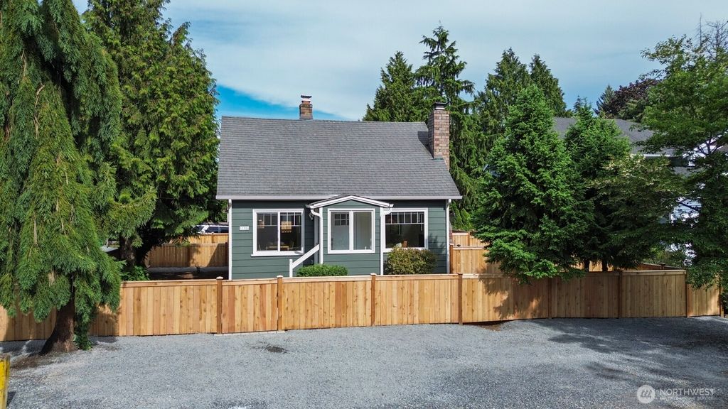 11556 17th Avenue NE, Seattle, WA 98125