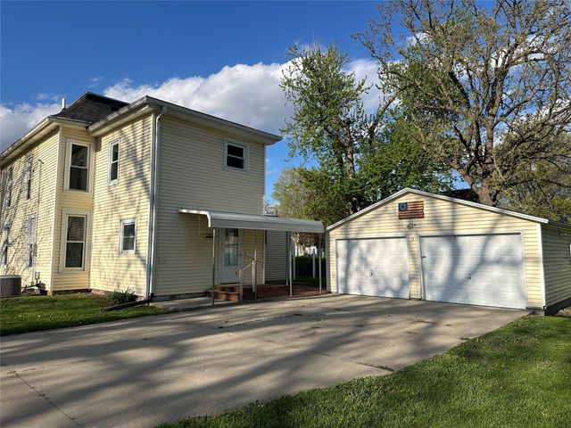 505 S 3rd Avenue E, Newton, IA 50208