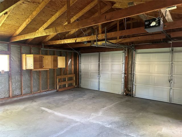 505 S 3rd Avenue E, Newton, IA 50208