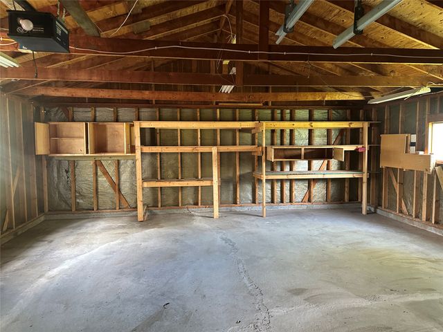 505 S 3rd Avenue E, Newton, IA 50208