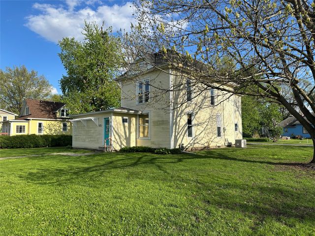505 S 3rd Avenue E, Newton, IA 50208