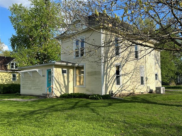 505 S 3rd Avenue E, Newton, IA 50208