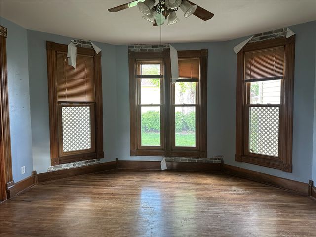 505 S 3rd Avenue E, Newton, IA 50208