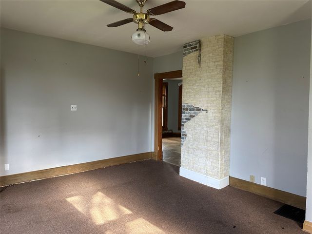 505 S 3rd Avenue E, Newton, IA 50208