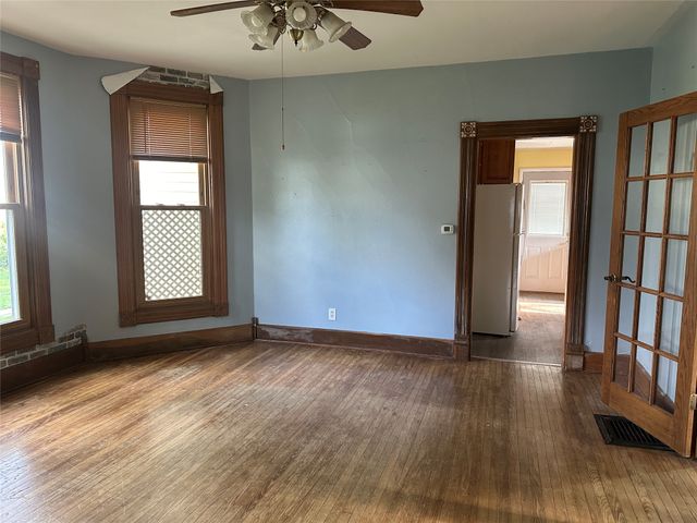 505 S 3rd Avenue E, Newton, IA 50208