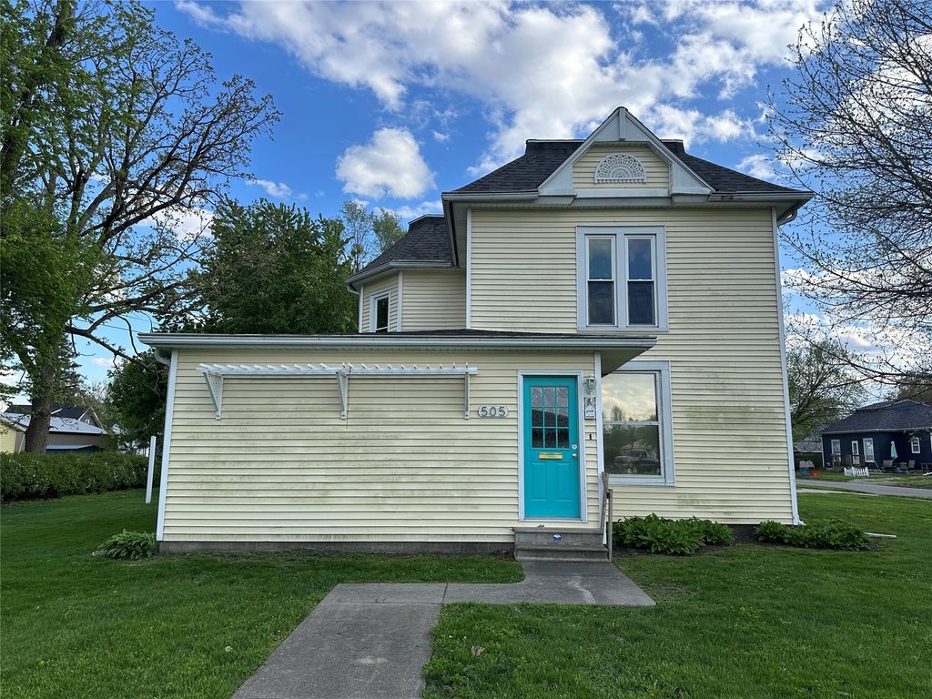 505 S 3rd Avenue E, Newton, IA 50208
