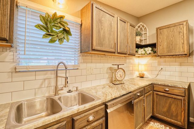 21702 Island Lake Loop E, Humble, TX 77338